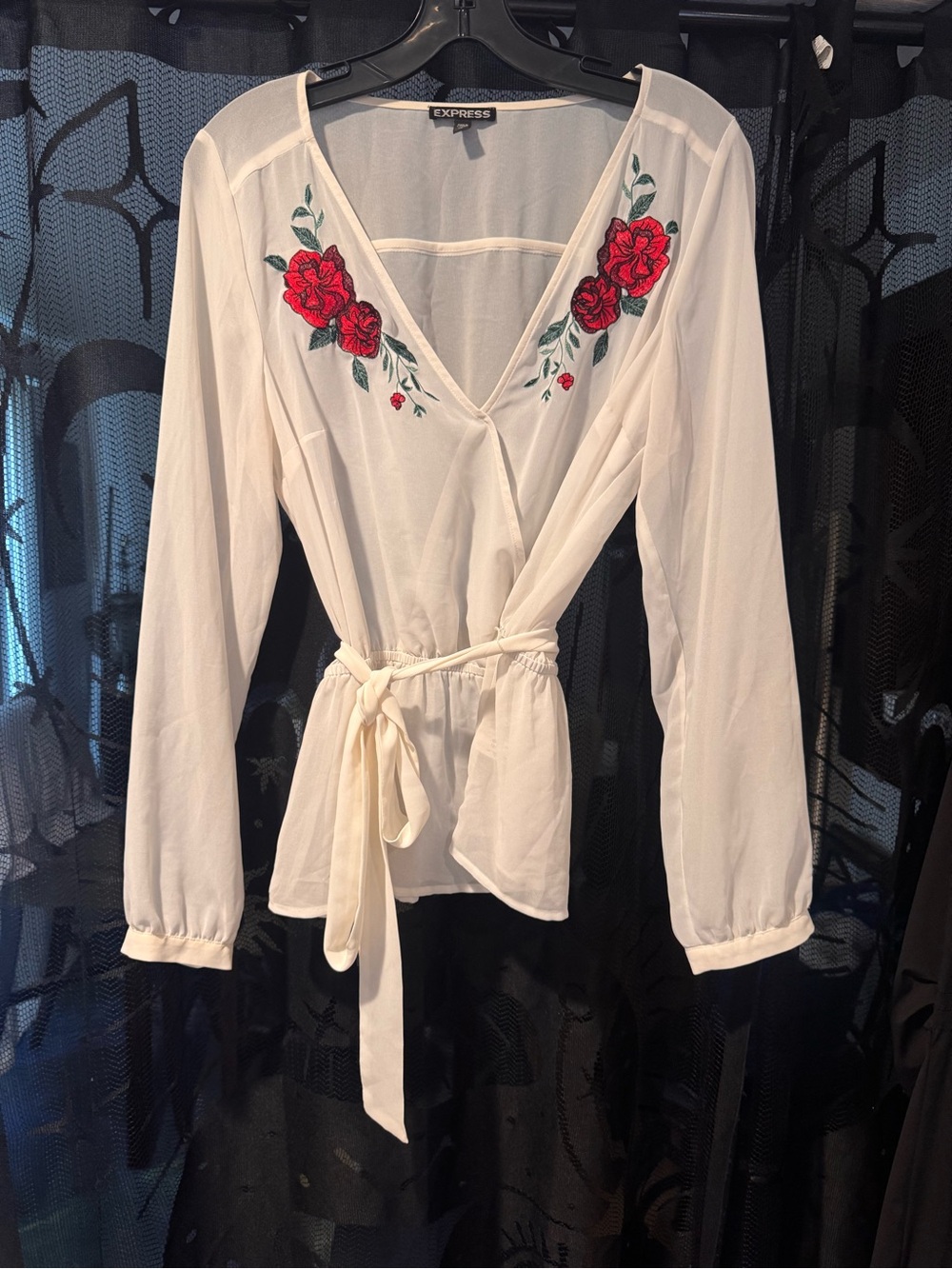 NWOT Express Sheer Floral Embroidered VNeck Peplum Blouse Size Medium